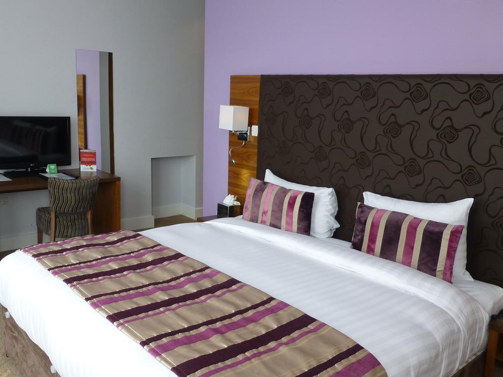 By Mercure 4* Стэнвэлл