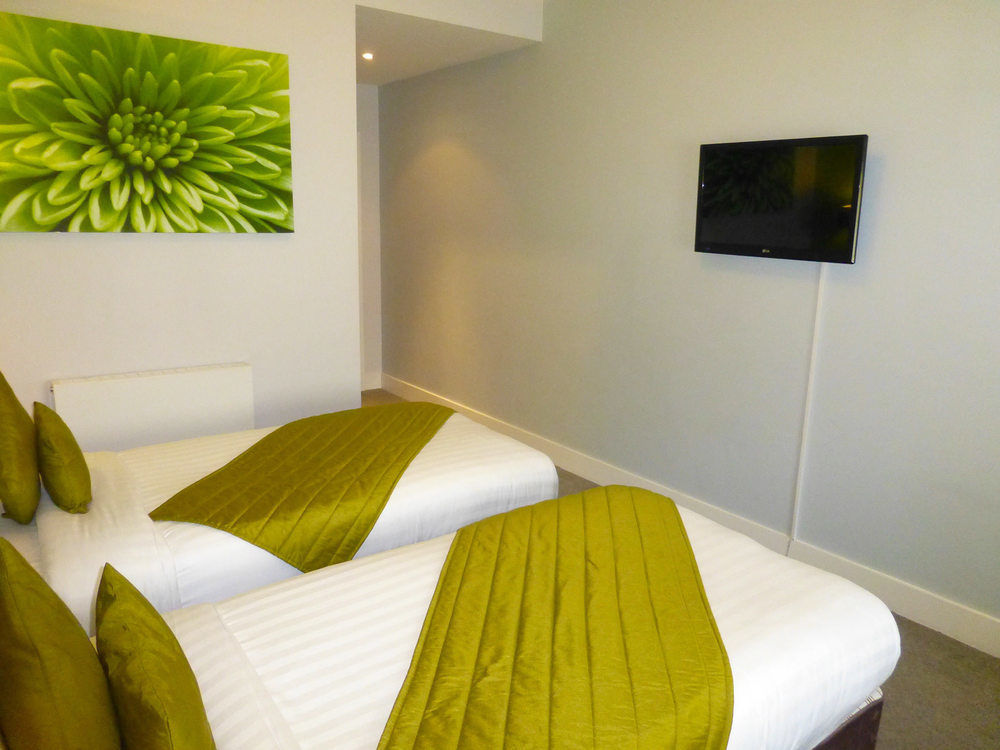 Hotel By Mercure