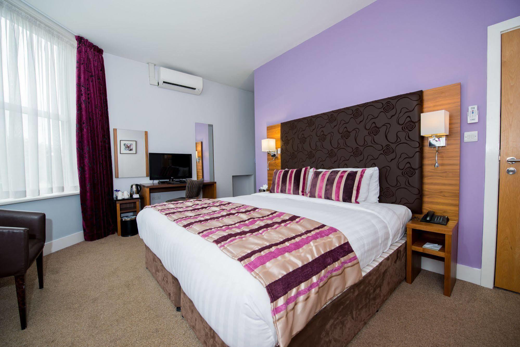 By Mercure Stanwell